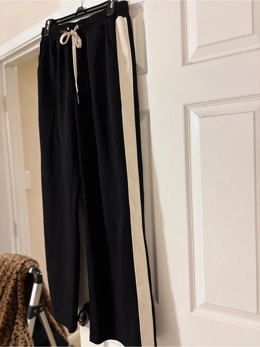 Commense Black Sweatpants with Cream Side Stripe